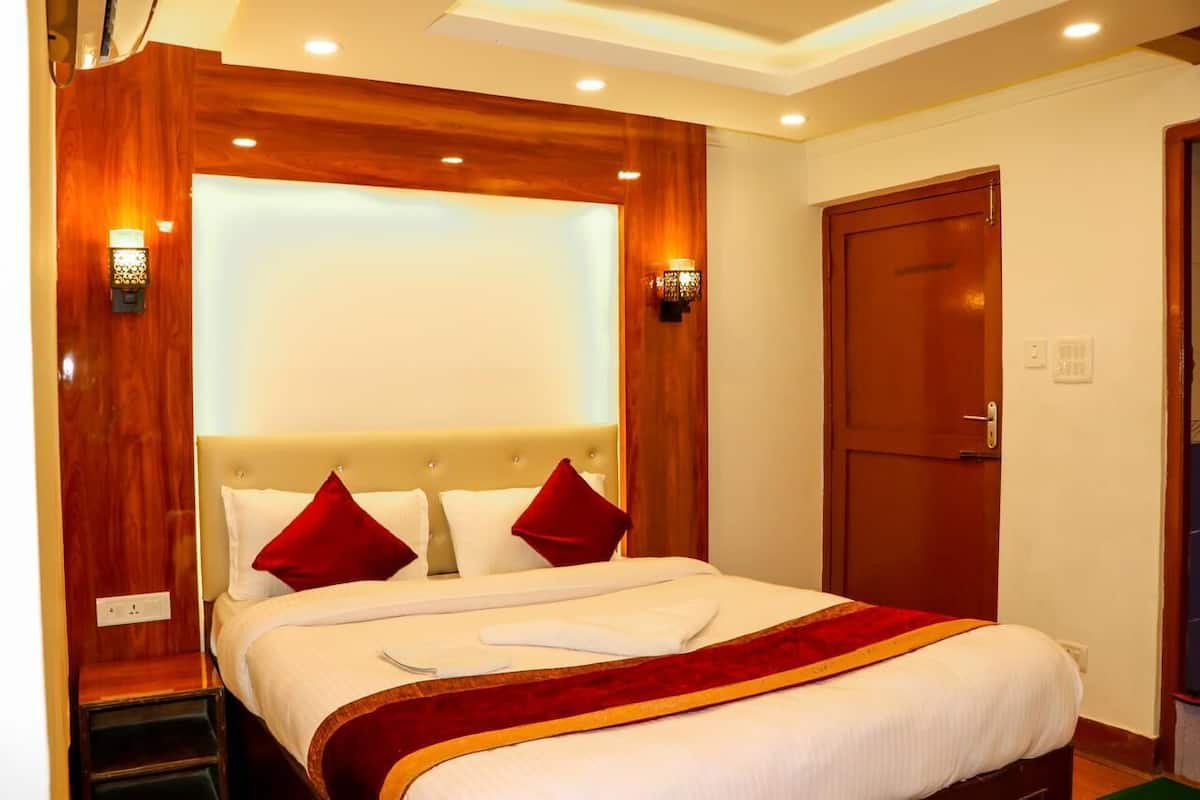 豪華雙人房 | 房內夾萬、手提電腦工作空間、遮光窗簾/窗簾、隔音