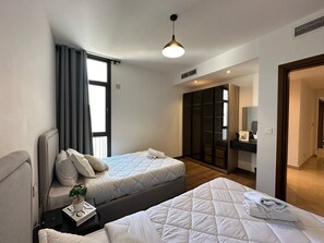 3 bedrooms, iron/ironing board, WiFi, bed sheets