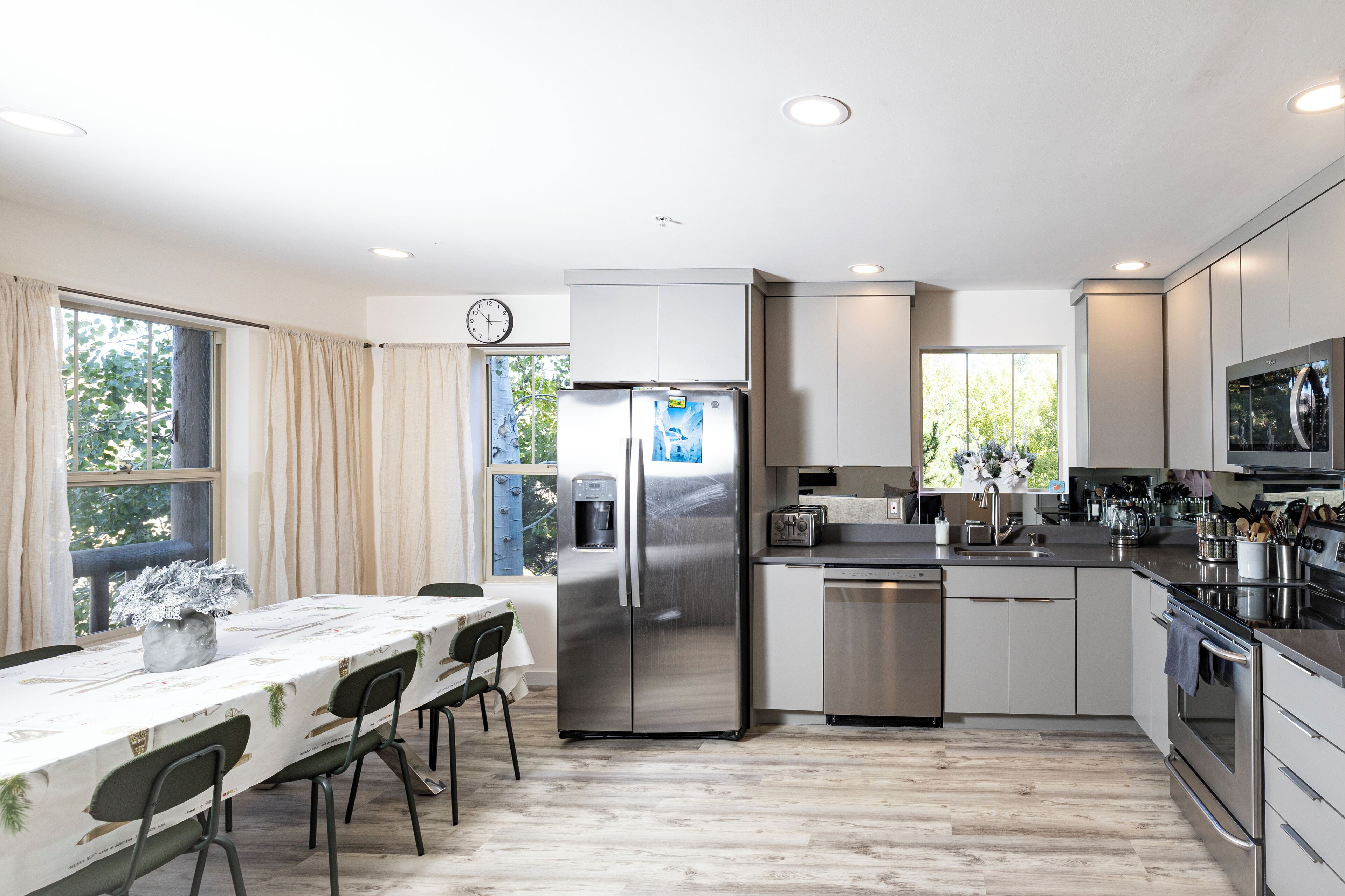 冰箱、微波炉、烤箱、炉灶