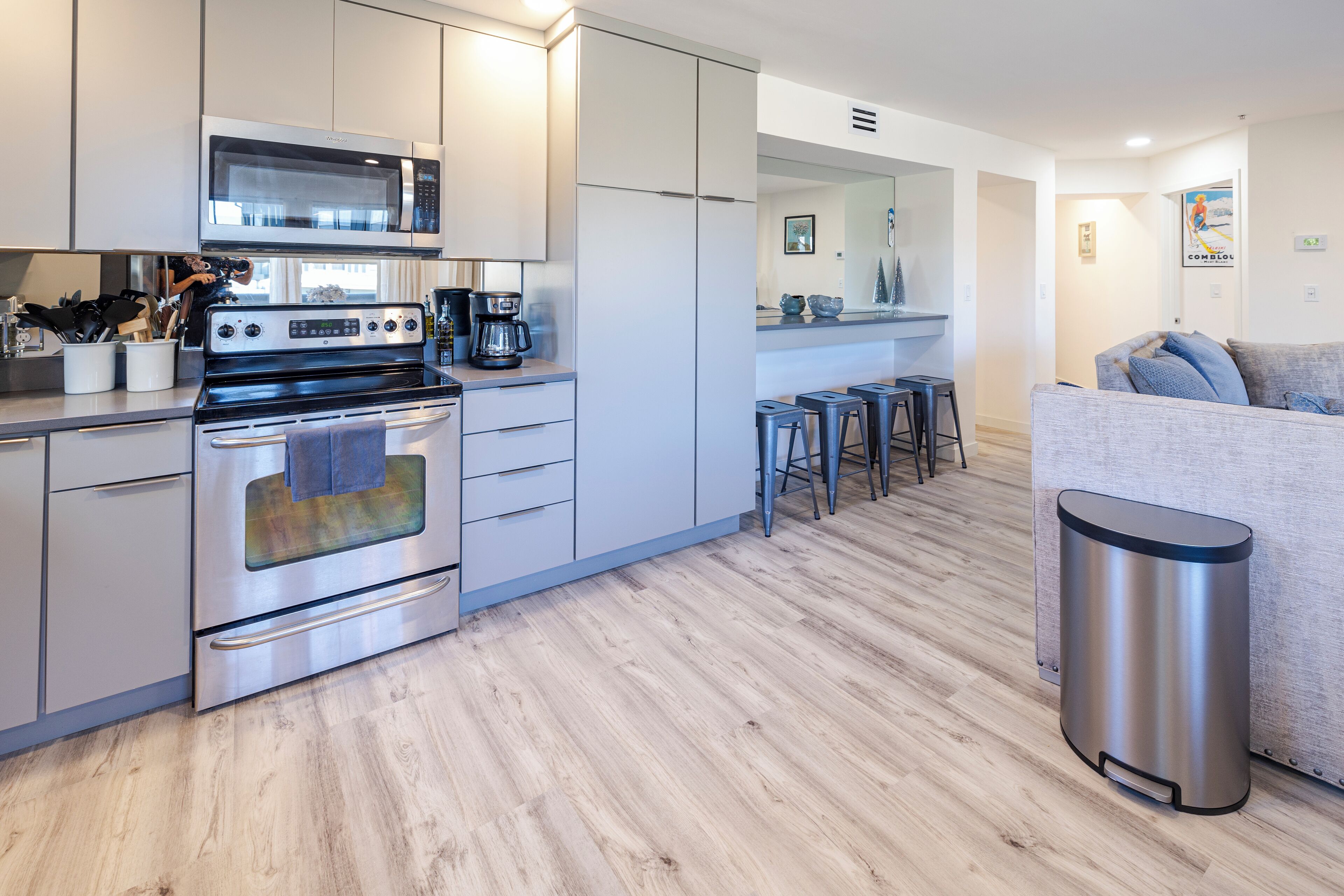 冰箱、微波炉、烤箱、炉灶