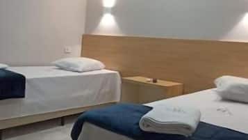 Skrivbord, arbetsyta för laptop och gratis wi-fi