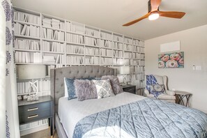 3 habitaciones, escritorio, tabla de planchar con plancha y internet