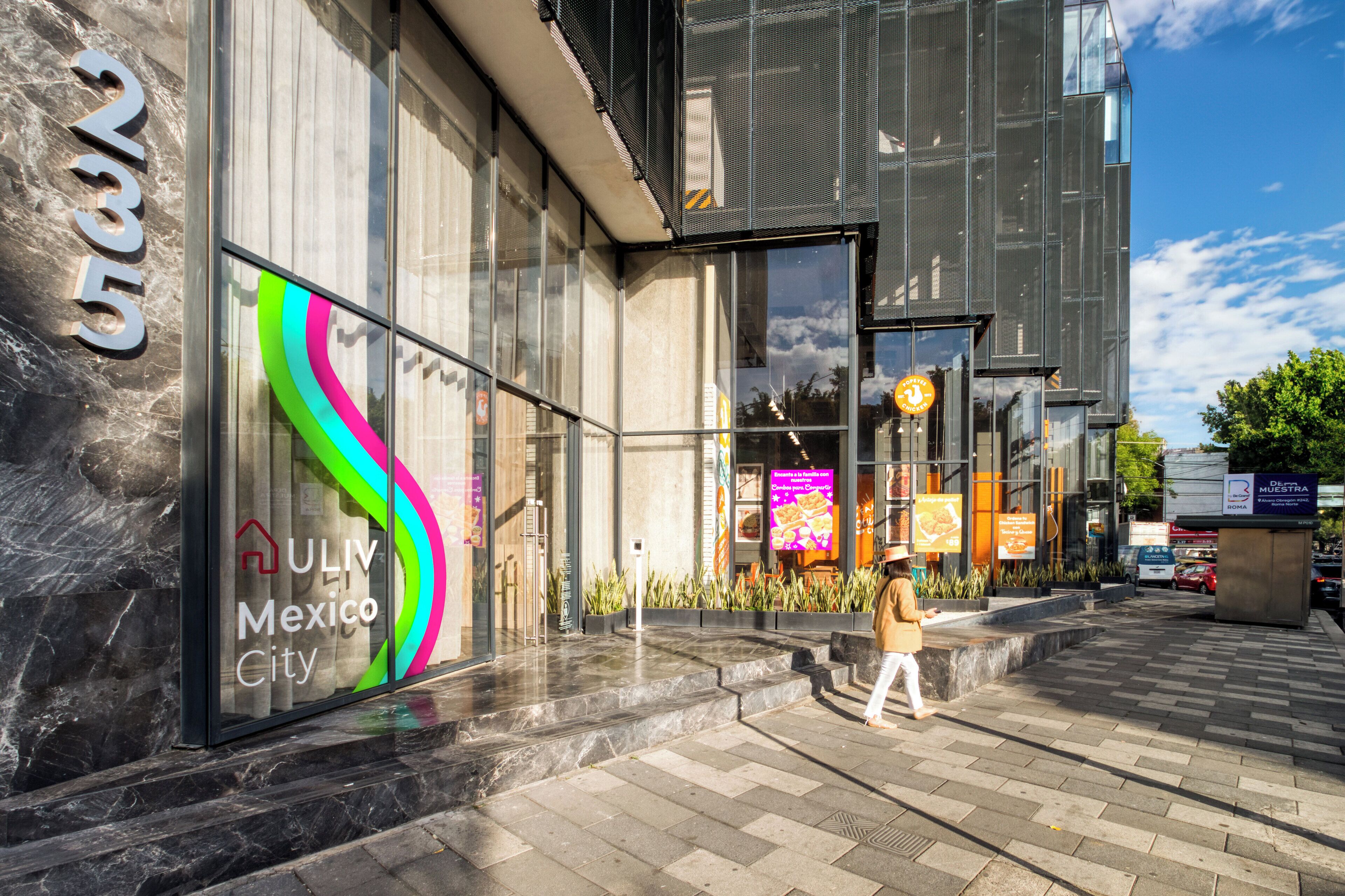 Vista frontal de la propiedad