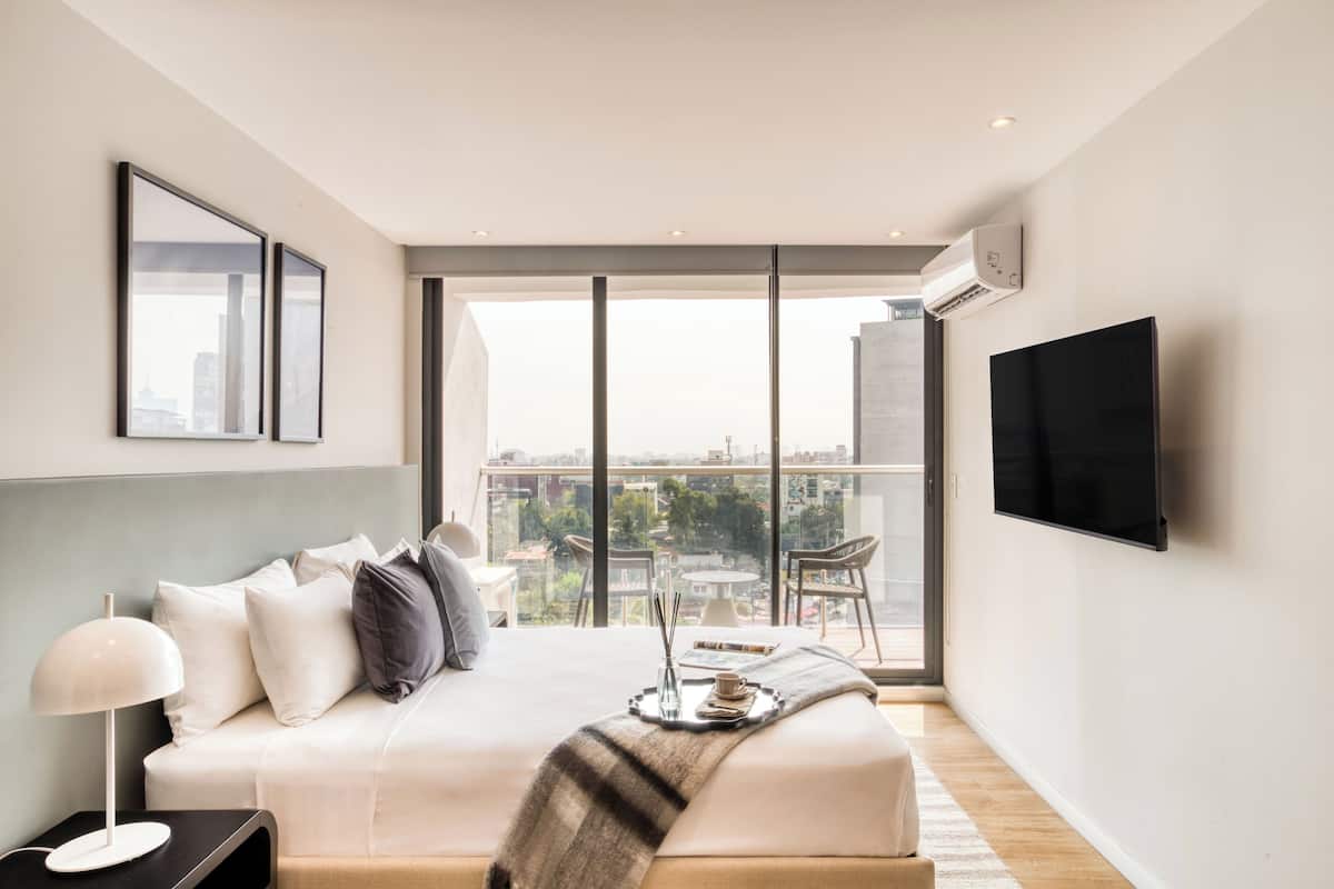 1 bedroom, individually decorated, individually furnished