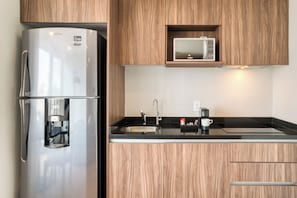 Family Apartment | Dapur peribadi | Peti sejuk/penyejuk beku saiz penuh, ketuhar gelombang mikro, ketuhar