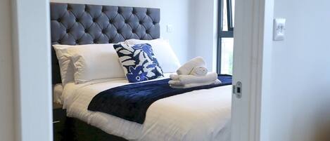 1 habitación, tabla de planchar con plancha, wifi gratis y ropa de cama