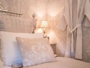 1 slaapkamer, een strijkplank/strijkijzer, gratis wifi, beddengoed