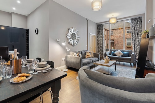 No. 1 - Laurel Cottage - Pass the Keys