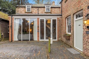 Exterior detail - No. 1 - Laurel Cottage - Pass the Keys (York)