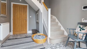 A staircase with a wooden handrail and a grey carpeted landing area. - No. 1 - Laurel Cottage - Pass the Keys (York)