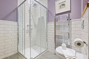 Shower, towels