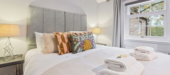 No. 4 - Oak Tree Cottage - Pass the Keys