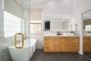 Bruser, miljøvenlige toiletartikler, håndklæder
