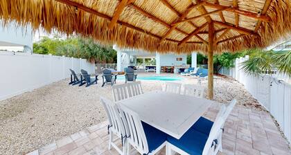 Cozy home with water access, private pool, dock, wifi, central a/c, balcony