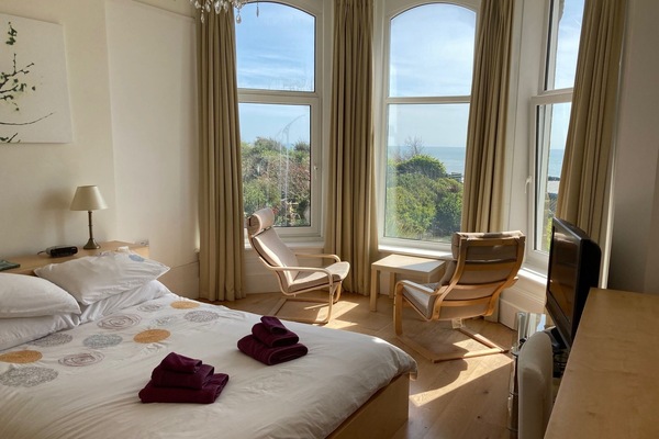 5 soverom, strykejern/-brett, reiseseng for barn og wi-fi (inkludert)