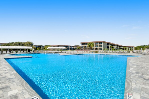 Pool - 1st-floor snowbird friendly condo near beach w/ pool, tennis, and pickleball (Hilton Head)