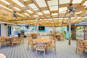 Outdoor dining - 1st-floor snowbird friendly condo near beach w/ pool, tennis, and pickleball (Hilton Head)