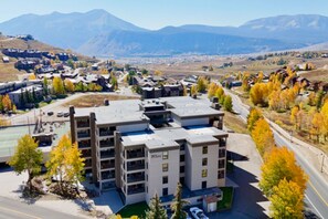 Exterior - Mountain view condo with fireplace & W/D and access to shared hot tub (Crested Butte)