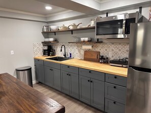 Mikroaaltouuni, keittoastiat/astiat/ruokailuvälineet