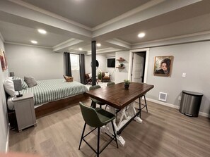 Unclassified image, 2 of 11, button