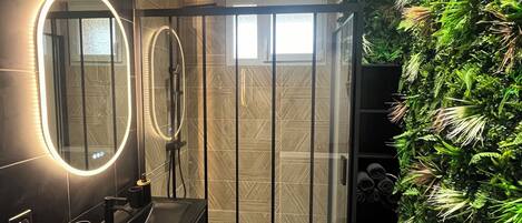 HandtĂŒcher, Seife, Toilettenpapier