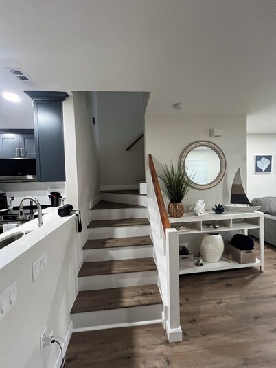 Charming 2 bedroom condo with waterfront/dock access! Community pool!