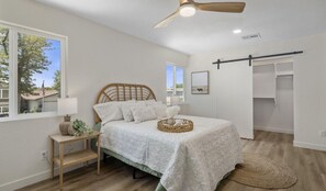 4 Schlafzimmer, Schreibtisch, WLAN, Bettwäsche
