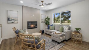 Smart TV, fireplace