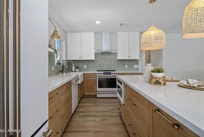 Fridge, microwave, oven, stovetop - Vacation home just 19 minutes from Arizona State University (Gilbert)