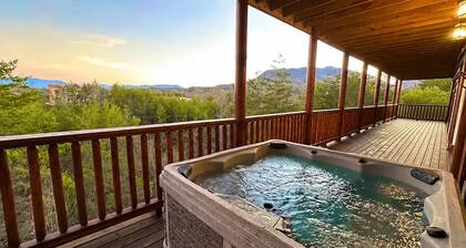 Amazing Brand New 8bdrm Cabin-Pool-Arcades-Gazebo