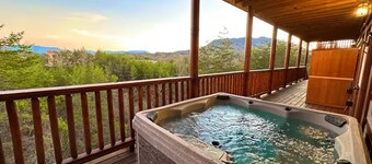 Amazing Brand New 8bdrm Cabin-Pool-Arcades-Gazebo, easy Drive, Sleeps 40