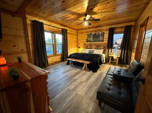 8 sovrum, skrivbord, strykjärn/strykbräda och resesäng