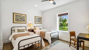 2 bedrooms, desk, iron/ironing board, free WiFi