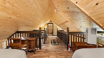 2 Schlafzimmer, Schreibtisch, Bettwäsche