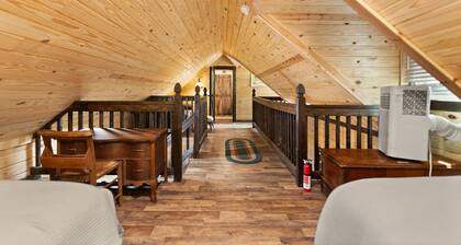 Newly Built, Cozy, Pet Friendly, Hot Tub, Rural Cabin deep in Red River Gorge