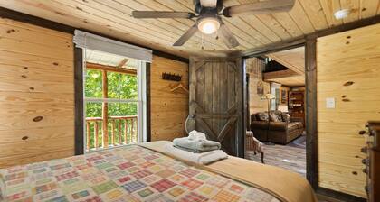 Newly Built, Cozy, Pet Friendly, Hot Tub, Rural Cabin deep in Red River Gorge