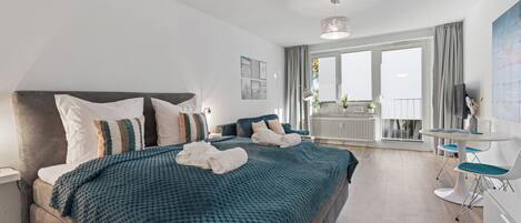 디럭스 스튜디오 | 암막 커튼, 방음 설비, 무료 WiFi