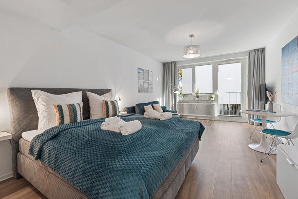 Deluxe Studio | 1 bedroom, blackout drapes, soundproofing, free WiFi