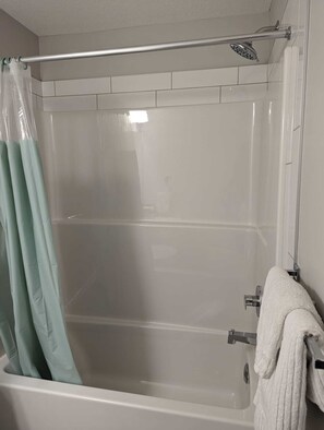 Hair dryer, towels, toilet paper - Charming 2-bedroom townhome in marvelous 215 with WiFi, AC (Calgary)