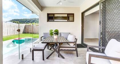 Skippers Rest- Modern 5-Bedroom Coastal Retreat with Pool – Ideal for Families & Groups!