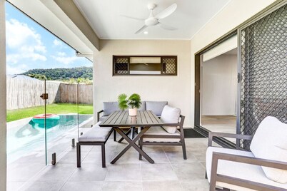 Skippers Rest- Modern 5-Bedroom Coastal Retreat with Pool – Ideal for Families & Groups!
