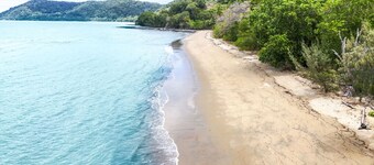 Beachfront Serenity at Wonga Beach- Coastal Luxury Awaits: Stunning Beachfront Retreat with Pool and Spacious Living!