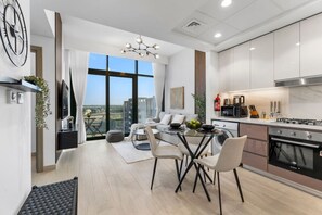 Réfrigérateur, micro-ondes, four, grille-pain