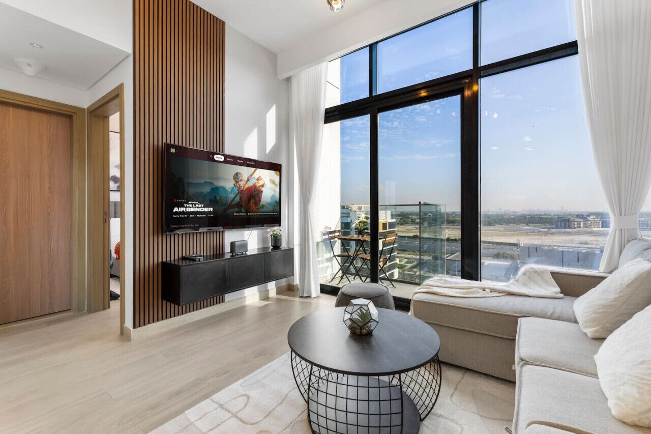 Smart TV, books, stereo