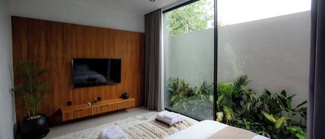 Comfort-Apartment, Poolblick | 1 Schlafzimmer, hochwertige Bettwaren, Verdunkelungsvorhänge