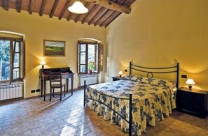 12 bedrooms, iron/ironing board, bed sheets