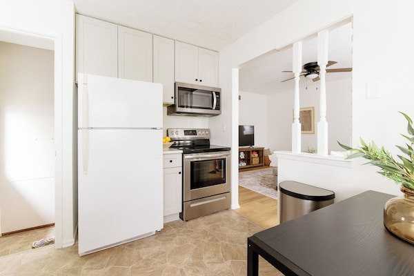 KĂŒhlschrank, Mikrowelle, Ofen, Herdplatte