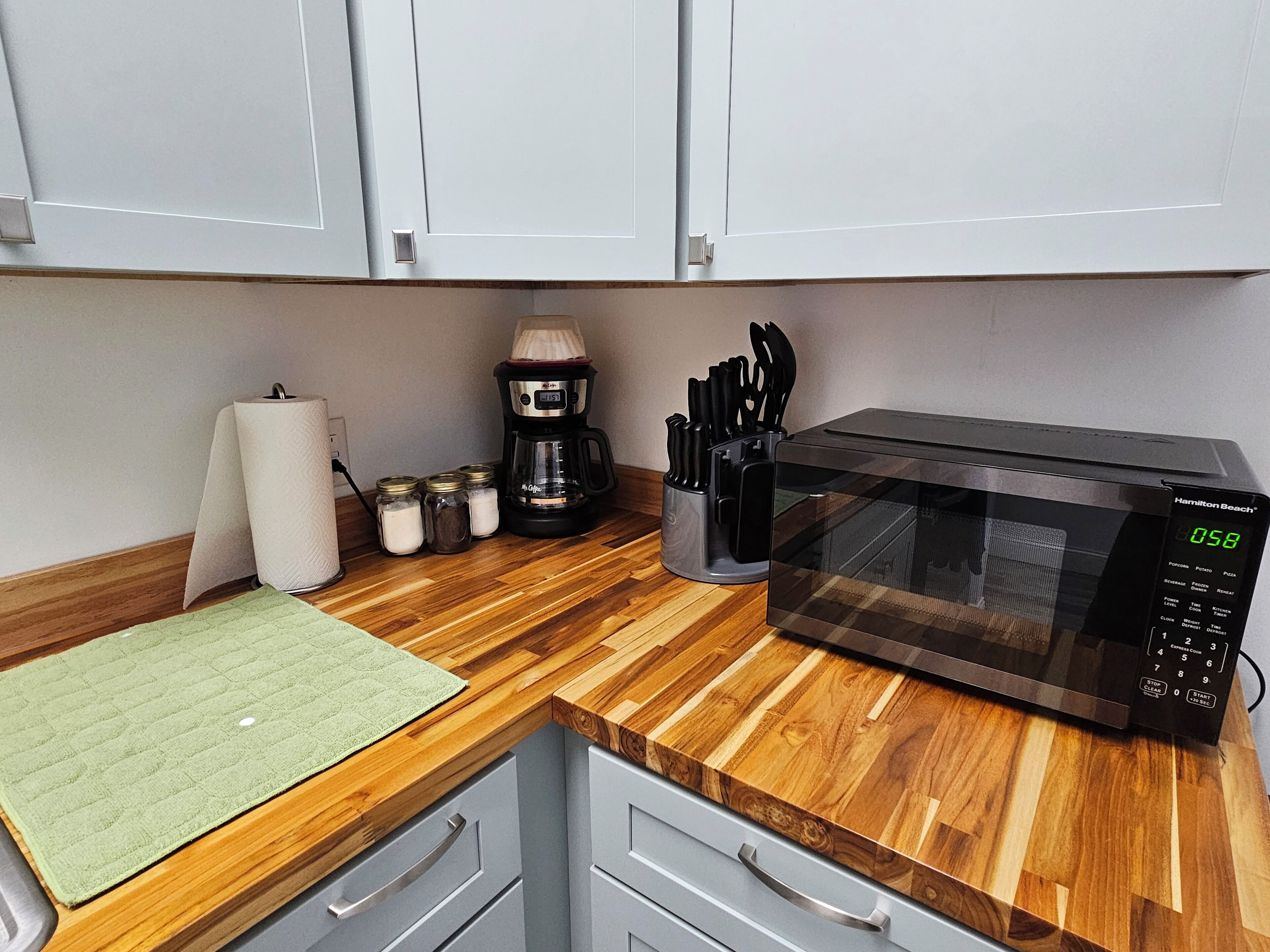 Frigorifero, microonde, forno, piano cottura