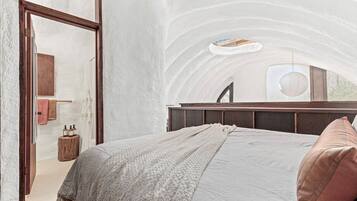 2 makuuhuonetta, työpöytä, silitysrauta/-lauta, ilmainen Wi-Fi