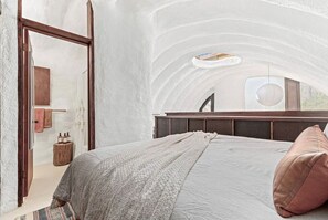 2 bedrooms, desk, free WiFi, bed sheets